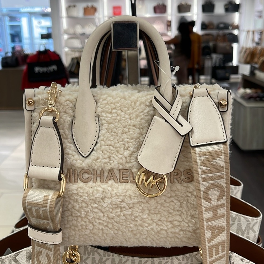 Michael Kors Mirella Extra-Small Sherpa XS SHOPPER XBODY
SHEARLING Crossbody - Picture 3 of 16